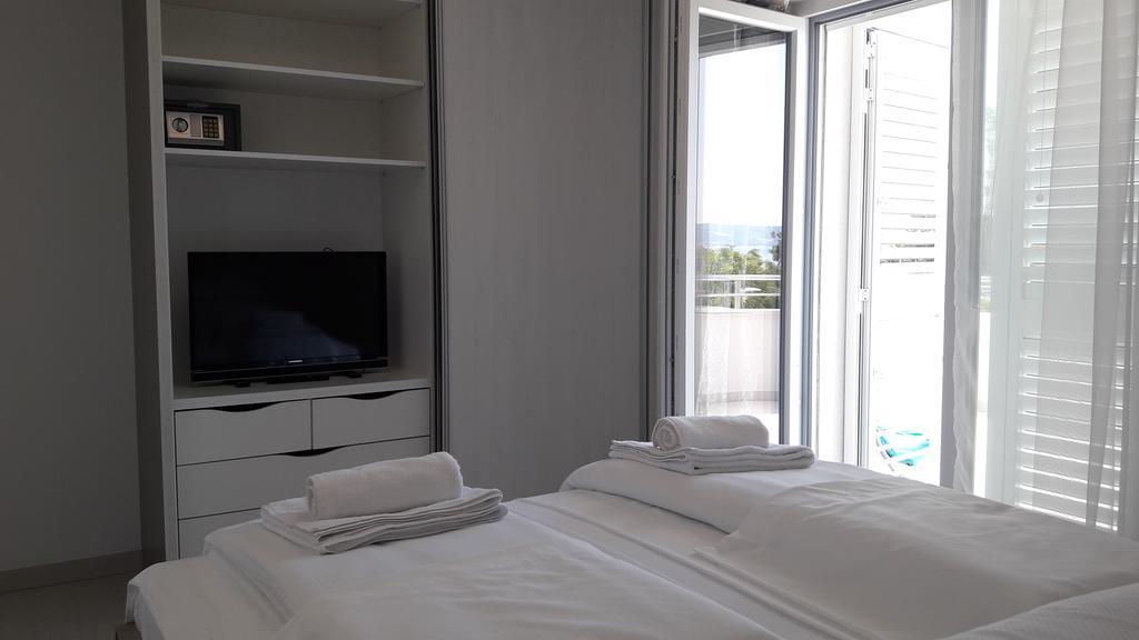 Villa-Apartments Karmel Kaštela Eksteriør billede