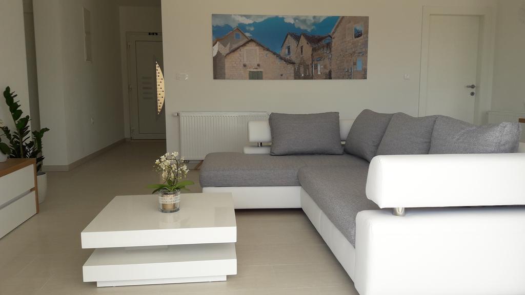 Villa-Apartments Karmel Kaštela Eksteriør billede