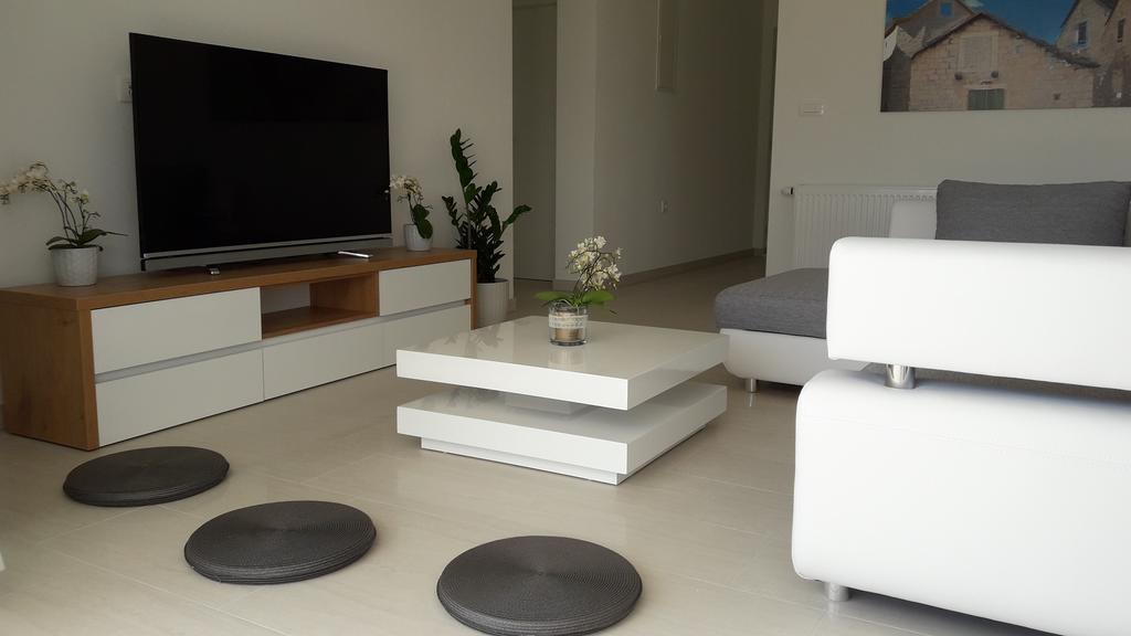 Villa-Apartments Karmel Kaštela Eksteriør billede