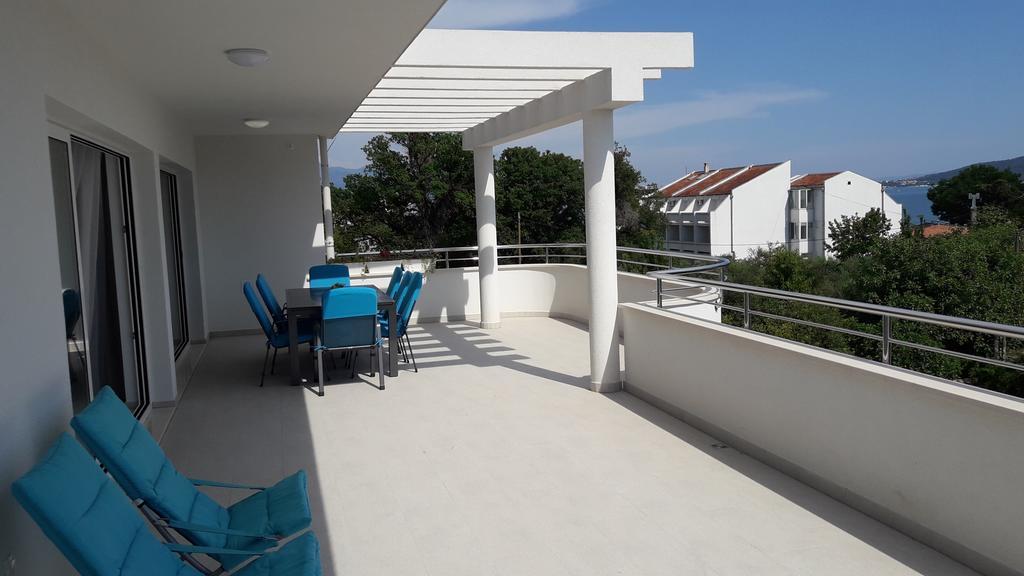 Villa-Apartments Karmel Kaštela Eksteriør billede