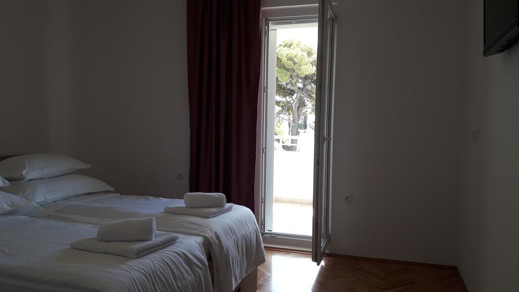 Villa-Apartments Karmel Kaštela Eksteriør billede