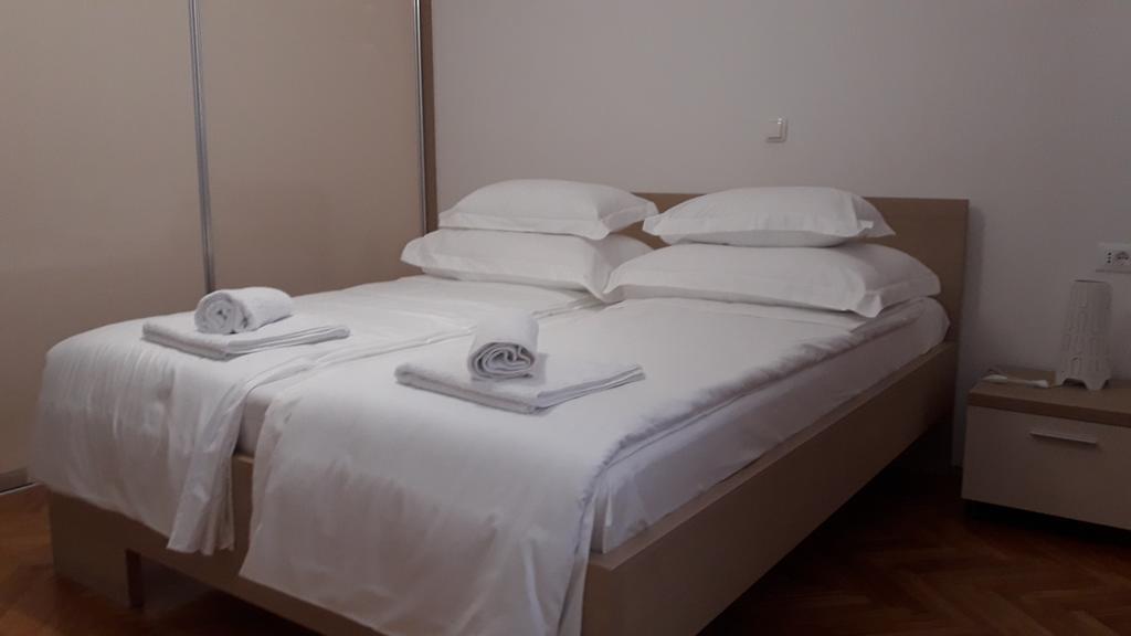 Villa-Apartments Karmel Kaštela Eksteriør billede