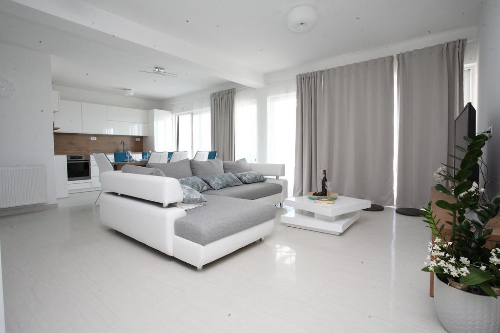 Villa-Apartments Karmel Kaštela Eksteriør billede